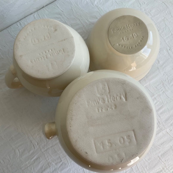 Emile Henry Le Poitier Créme Ivoire Serving Set Three (3) Pieces Pitchers & Bowl - Picture 10 of 16